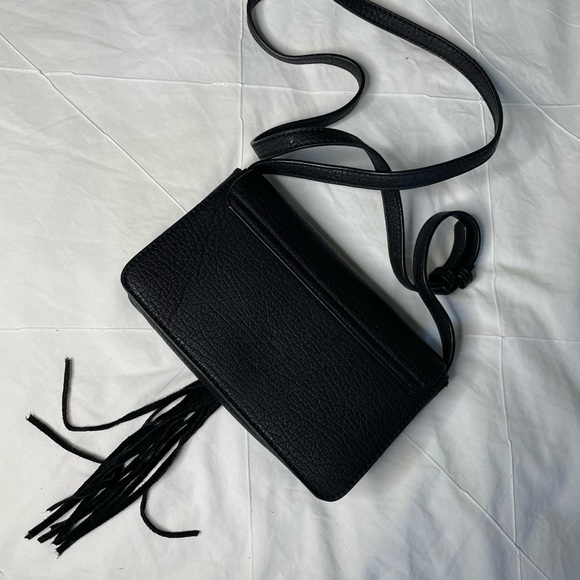 🔥10/20$ Black cross body with tassel - Picture 2 of 3